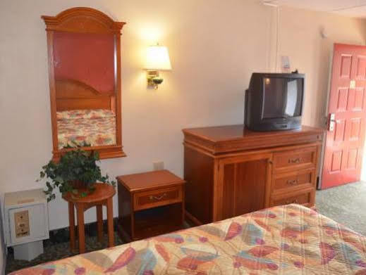 Days Inn By Wyndham Knoxville North Powell Eksteriør billede